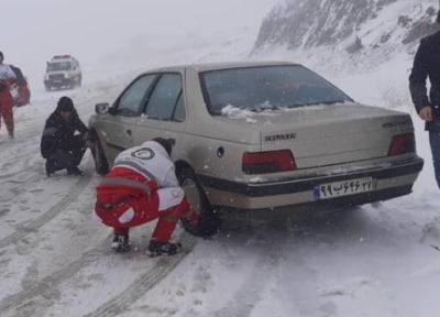 امدادرسانی به 90 دستگاه خودروی گرفتار شده در برف و کولاک