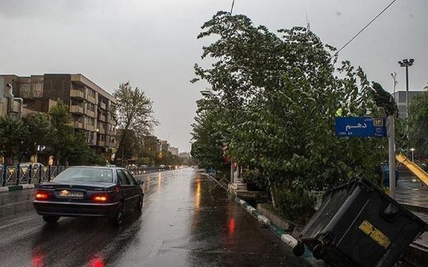 احتمال وزش باد شدید و رگبار و گرد و خاک در استان تهران